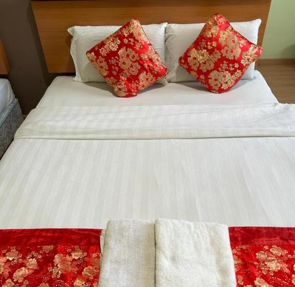 חדר משפחתי, Melody 88 Inn