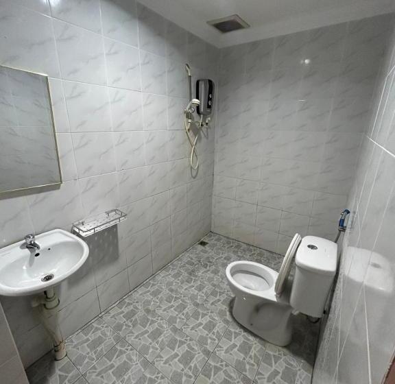 חדר משפחתי, Melody 88 Inn