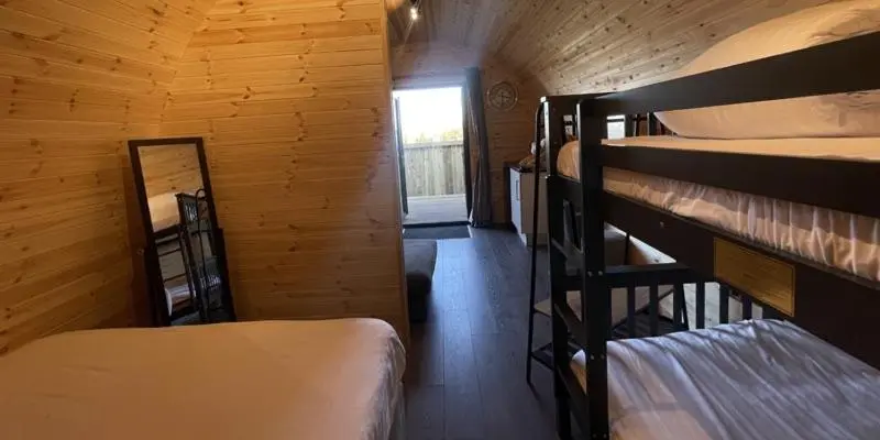 Superior-mökki 1 Makuuhuone, Dog Friendly Stagecoach Glamping Pod With Hot Tub