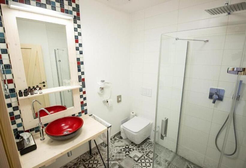 غرفة قياسية, Tvrz Krassa