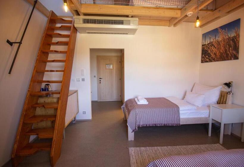 غرفة قياسية, Tvrz Krassa