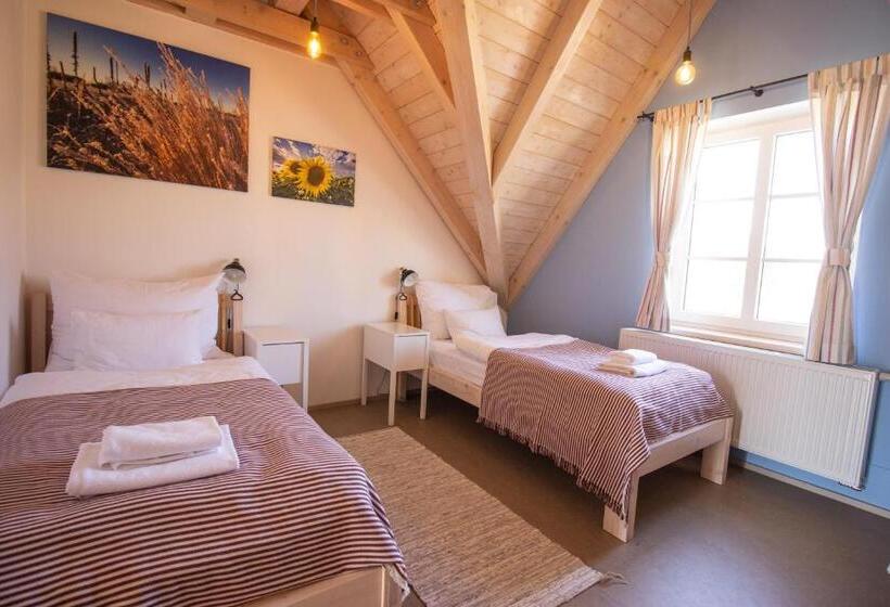 غرفة قياسية, Tvrz Krassa