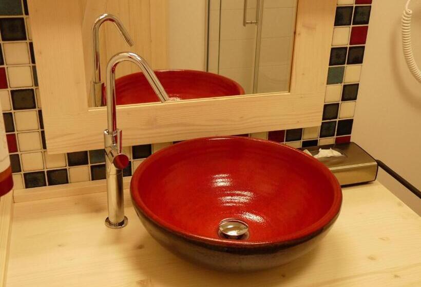 غرفة قياسية, Tvrz Krassa