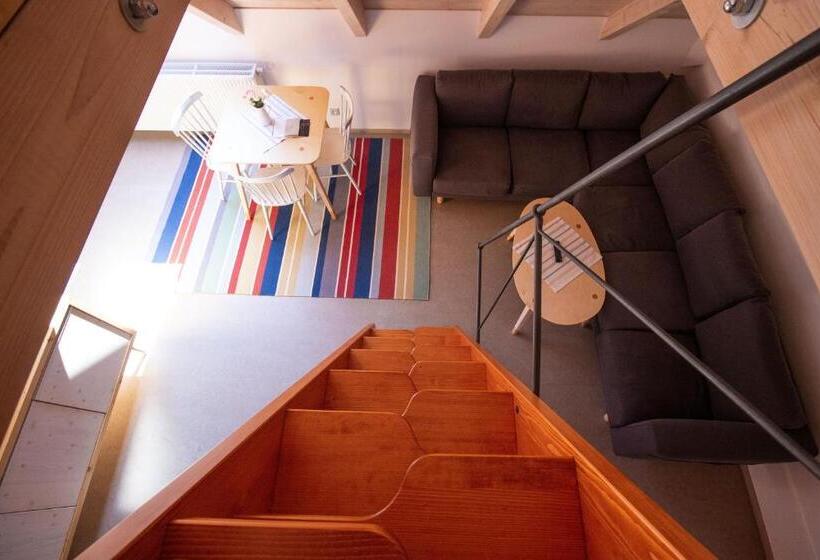 شقة غرفتين, Tvrz Krassa