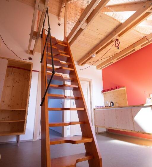 شقة غرفتين, Tvrz Krassa