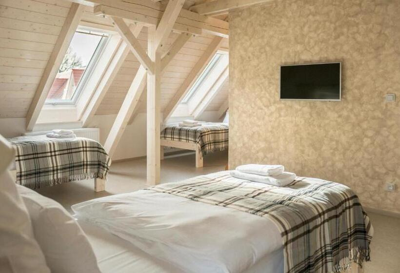 غرفة عائلية, Tvrz Krassa