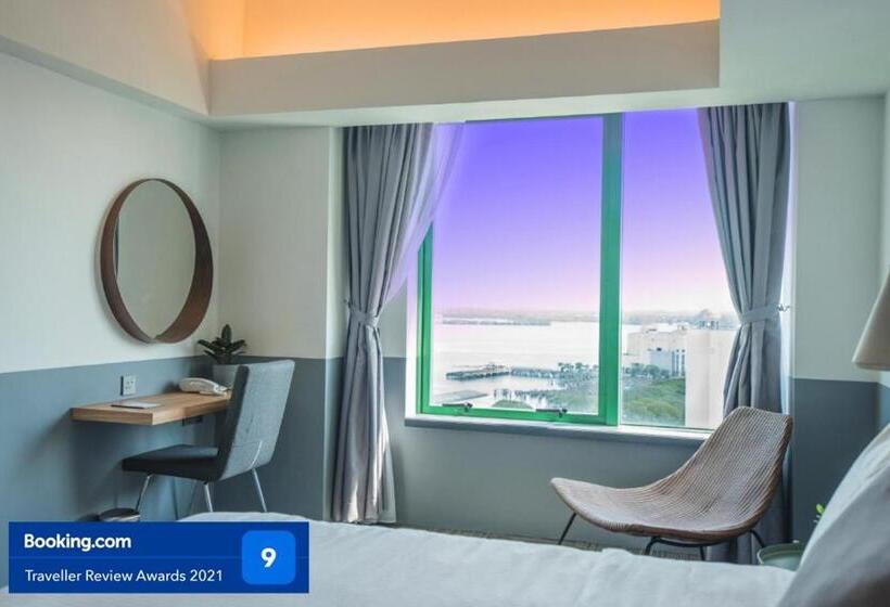 חדר דחוקס עם מיטת קינג, Z