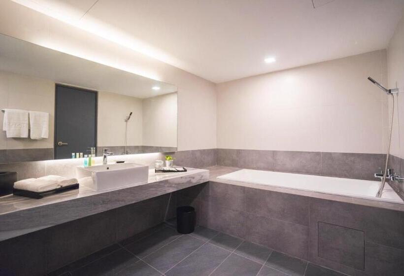 סוויטה משפחתית, Z