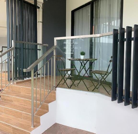 דירת חדר בקומת קרקע, Timur Bay Groundfloor Pool & Seaview