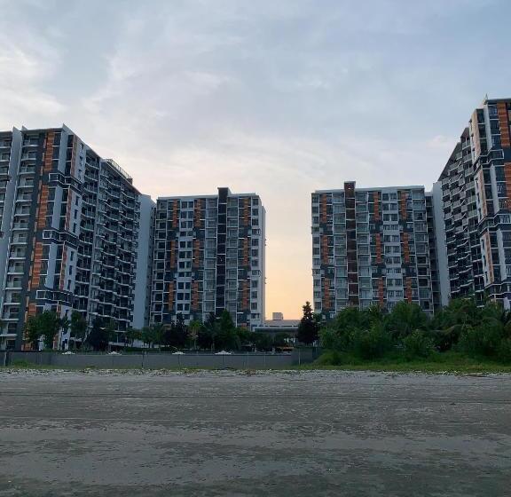 דירת חדר בקומת קרקע, Timur Bay Groundfloor Pool & Seaview