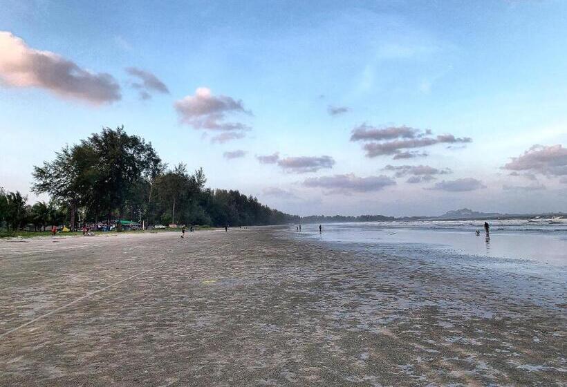 דירת חדר בקומת קרקע, Timur Bay Groundfloor Pool & Seaview