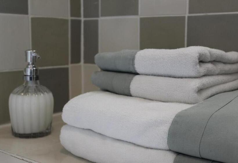 Номер Deluxe, Pitchounette