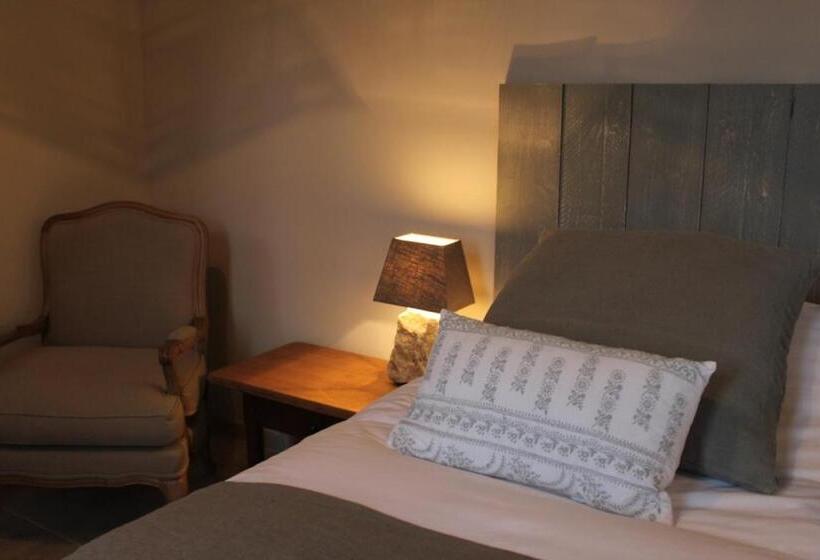 Номер Deluxe, Pitchounette