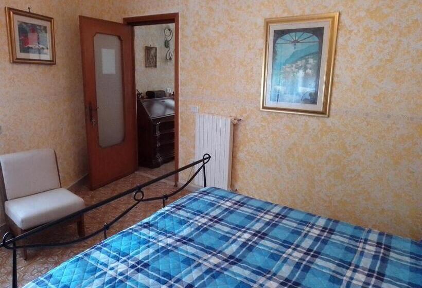 Стандартный внешний трехместный номер с ванной комнатой, Villa Lembo