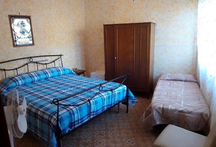 Стандартный внешний трехместный номер с ванной комнатой, Villa Lembo