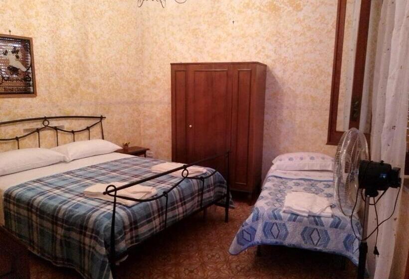 Стандартный внешний трехместный номер с ванной комнатой, Villa Lembo