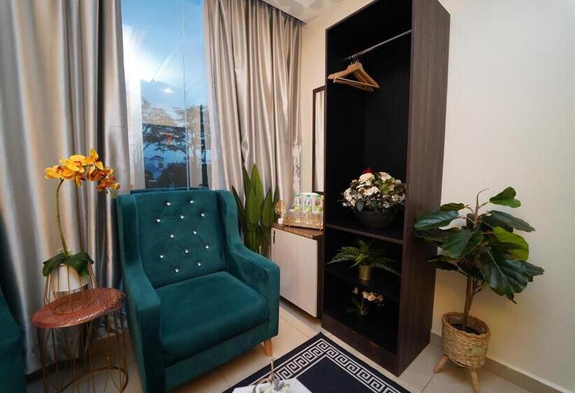 Quarto Familiar Deluxe, Ghazrin S Classic