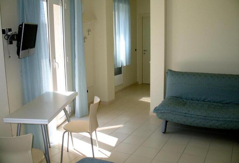 اتاق استاندارد سه تخته با بالکن, Residence Hr Civi