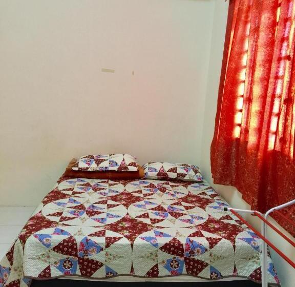 חדר משפחתי, Ct Homestay