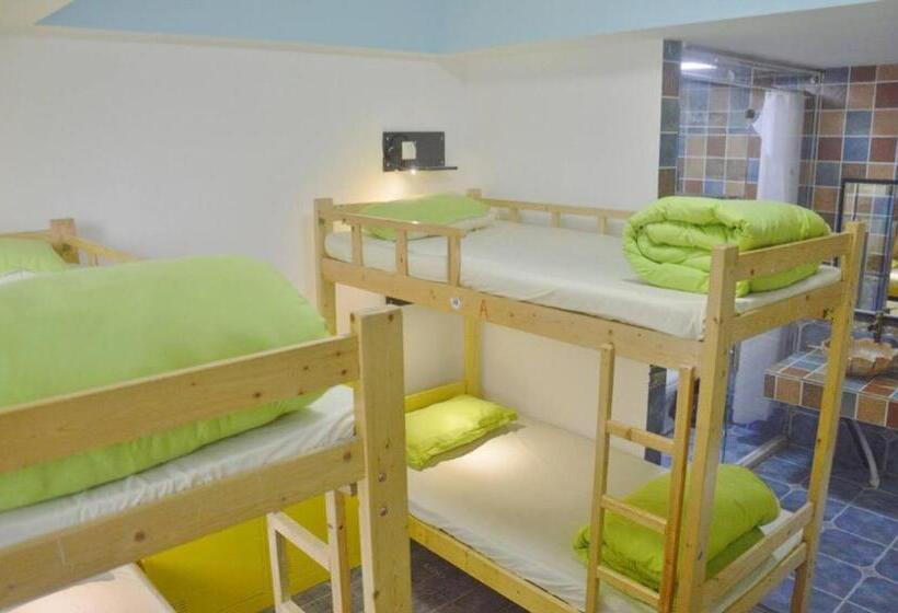 Кровать в Общей Комнате, Qiannuo Youth Hostel