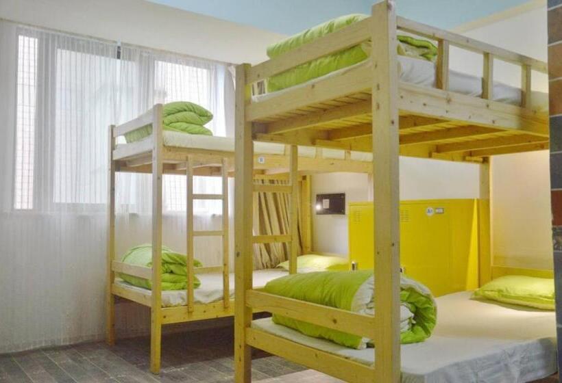 Кровать в Общей Комнате, Qiannuo Youth Hostel