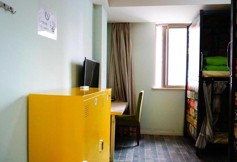 Кровать в Общей Комнате, Qiannuo Youth Hostel