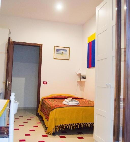 חדר בסיסי יחיד עם חדר אמבטיה משותף, B&b Cactus