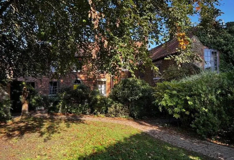 1ベッドルームハウス, Carrington House