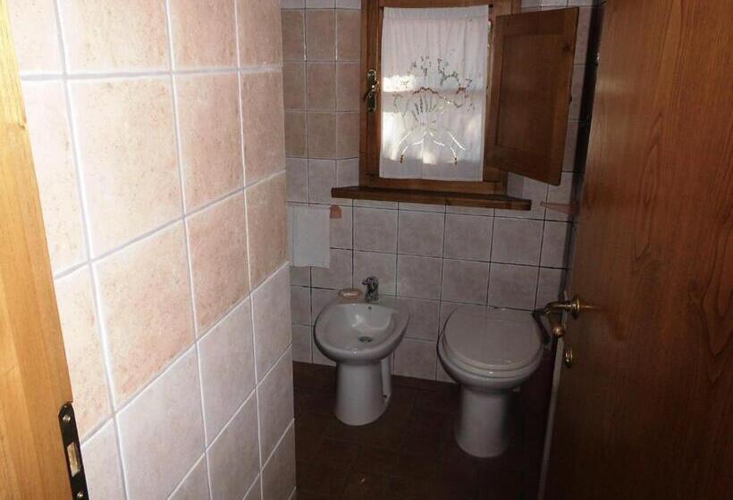 اتاق استاندارد سه نفره, Agriturismo La Castellina