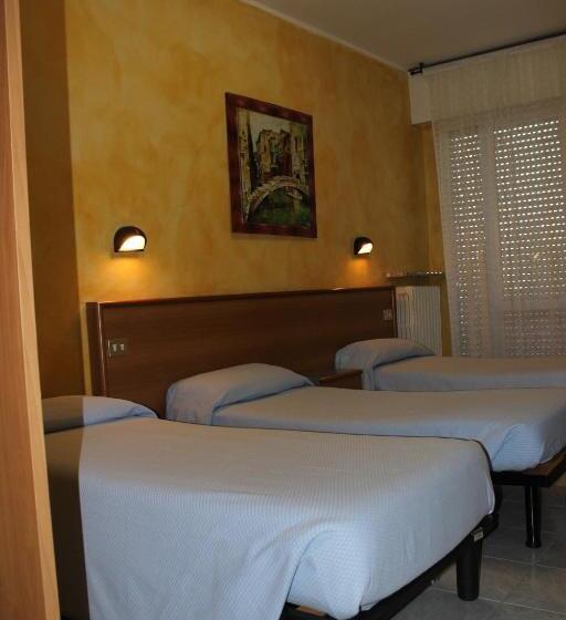 Номер Стандарт Трехместный, Albergo Napoleone