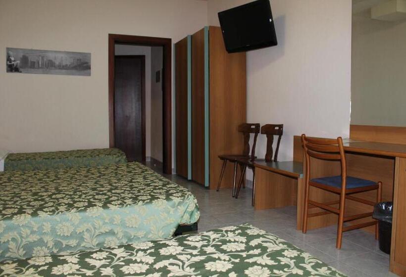 4인용 스탠다드 룸, Albergo Napoleone