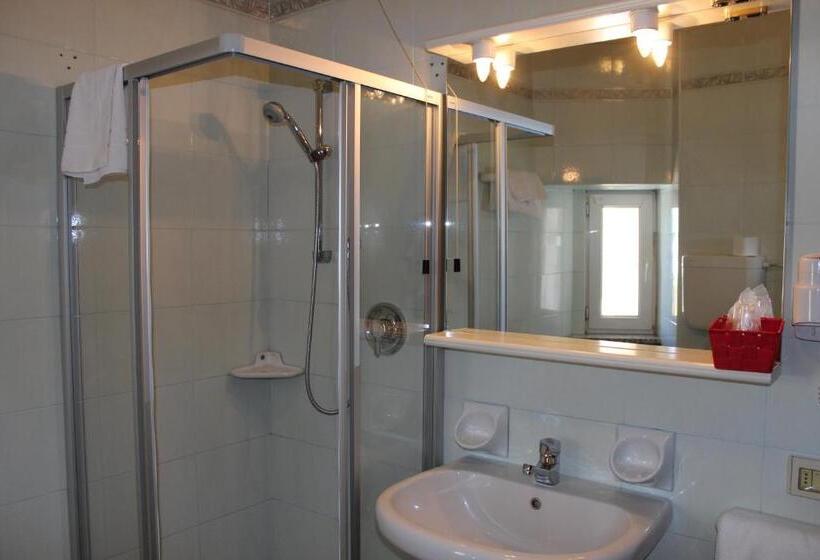 4인용 스탠다드 룸, Albergo Napoleone