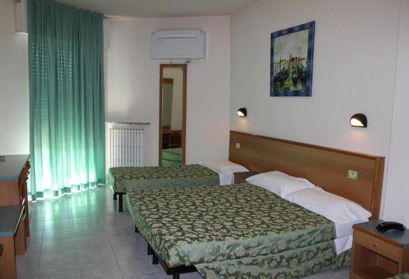 Четырехместный Номер Стандарт, Albergo Napoleone
