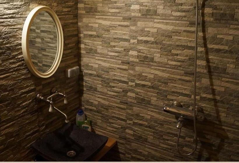 اتاق استاندارد با سرویس بهداشتی مشترک, Anni Tourism Farm