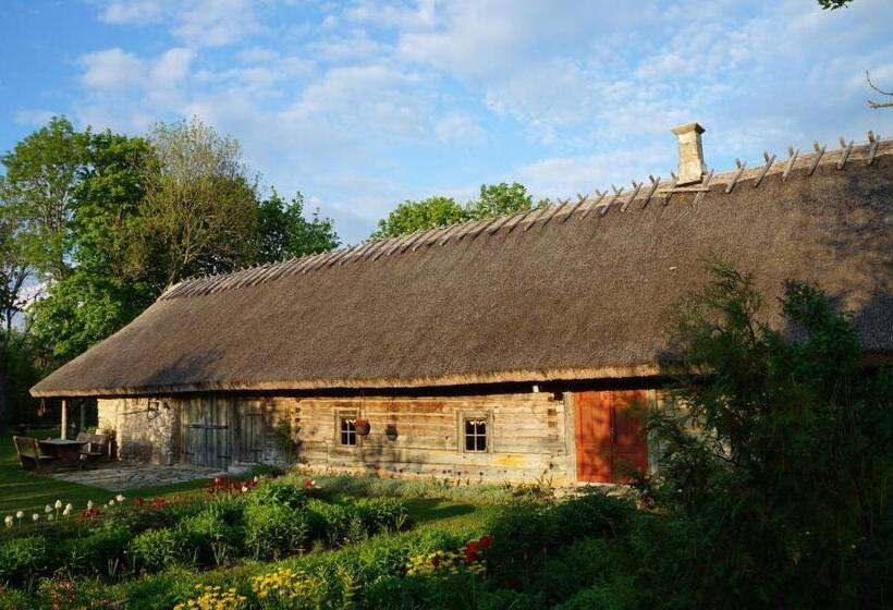 اتاق استاندارد سه تخته با سرویس بهداشتی مشترک, Anni Tourism Farm