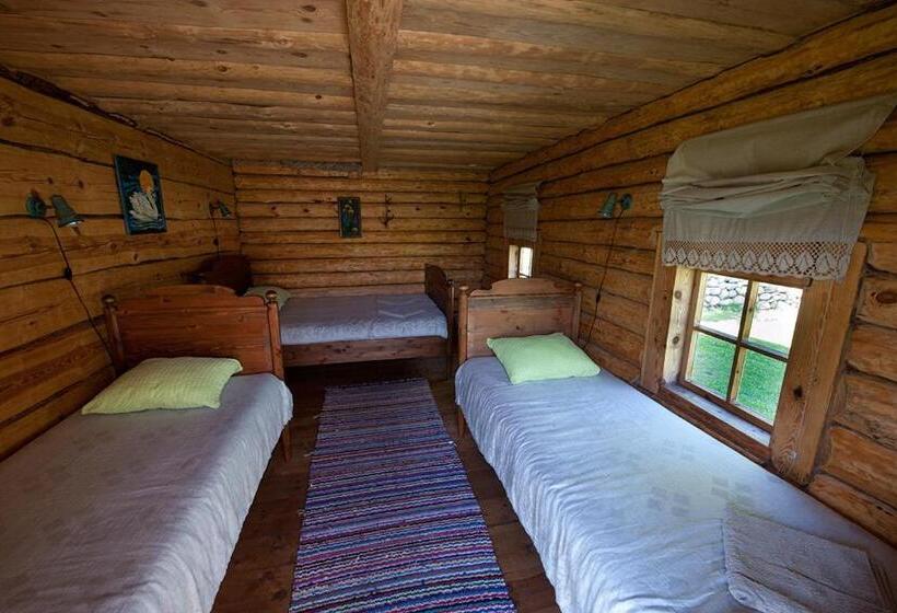 اتاق استاندارد سه تخته با سرویس بهداشتی مشترک, Anni Tourism Farm