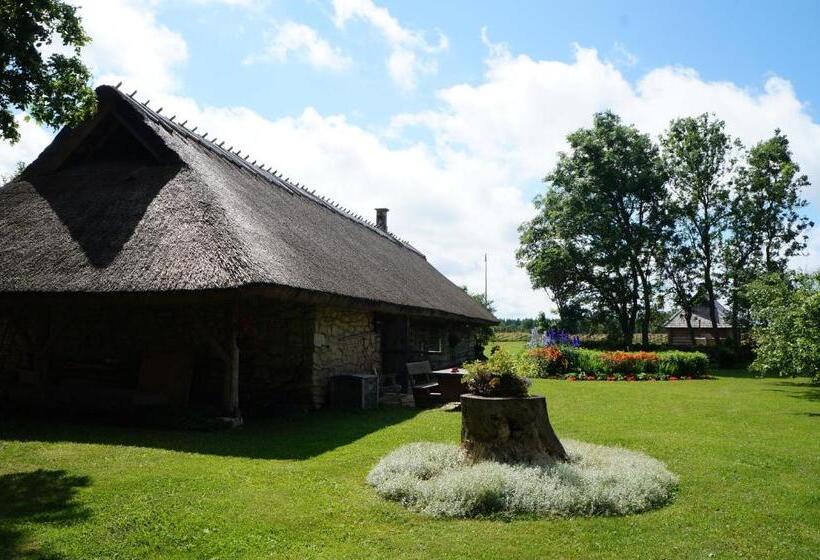 اتاق استاندارد سه تخته با سرویس بهداشتی مشترک, Anni Tourism Farm