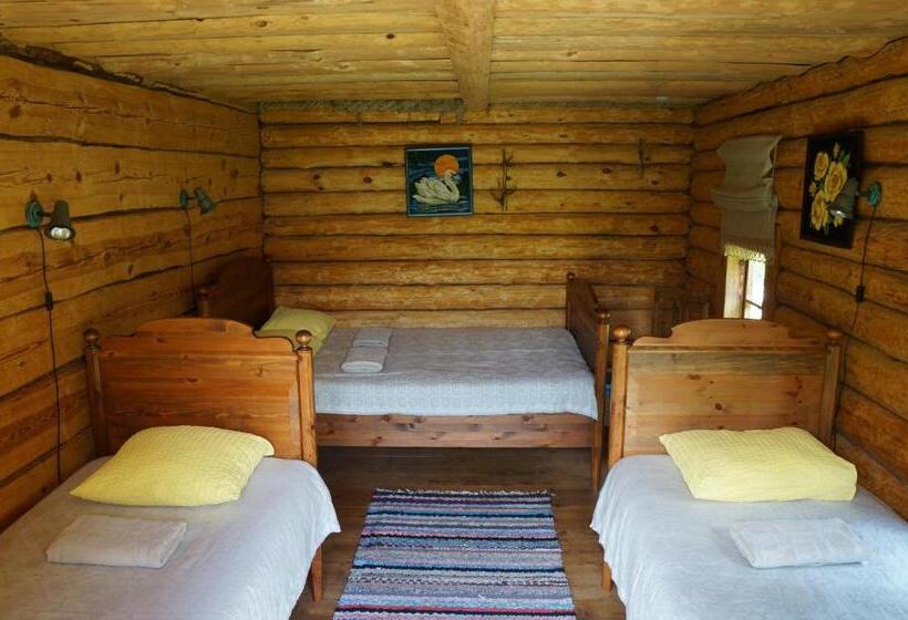 اتاق استاندارد سه تخته با سرویس بهداشتی مشترک, Anni Tourism Farm