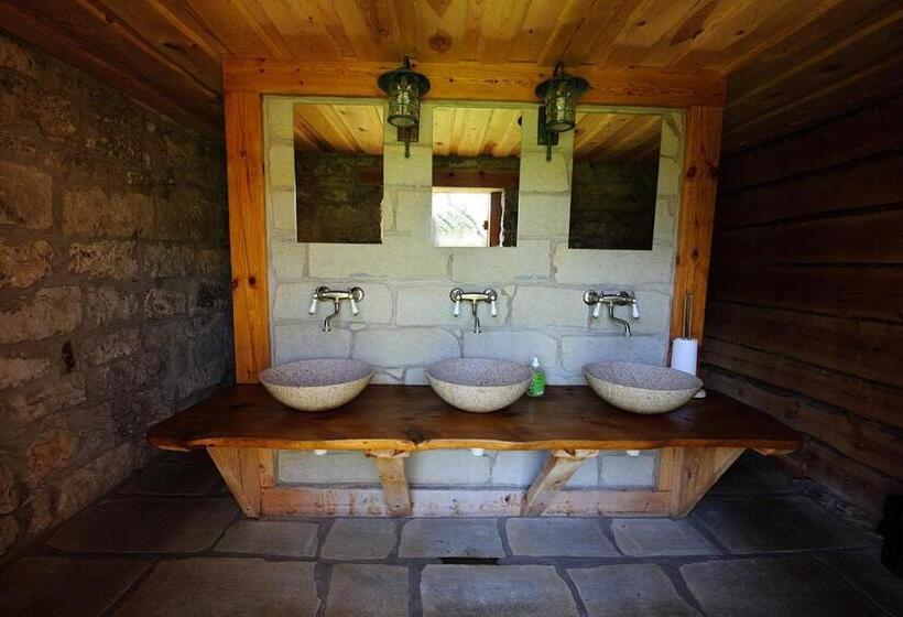اتاق استاندارد سه تخته با سرویس بهداشتی مشترک, Anni Tourism Farm