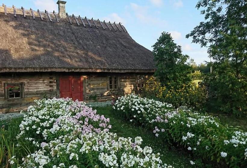 اتاق خانوادگی با چشم‌انداز باغ, Anni Tourism Farm