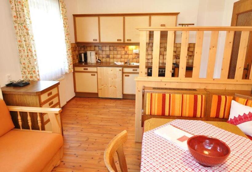 דירת חדר, Hansbauerhof