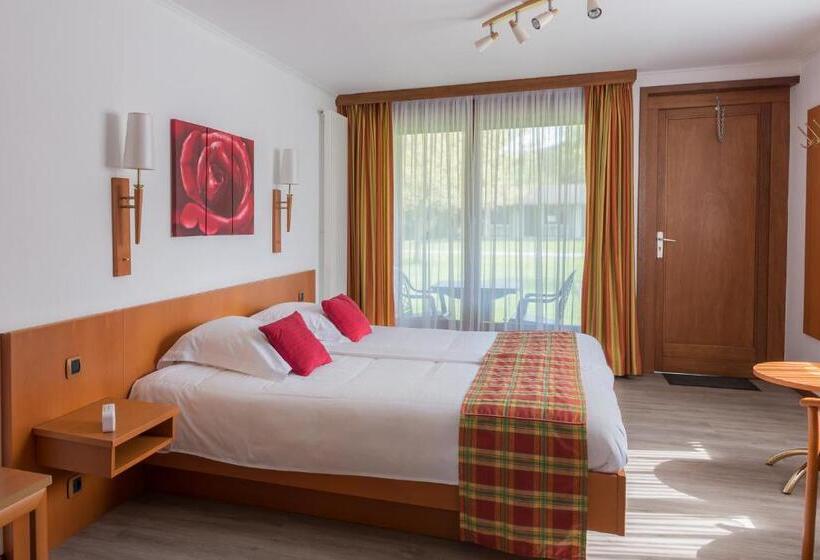 带大床的高级房间, Hostellerie D Inzepré