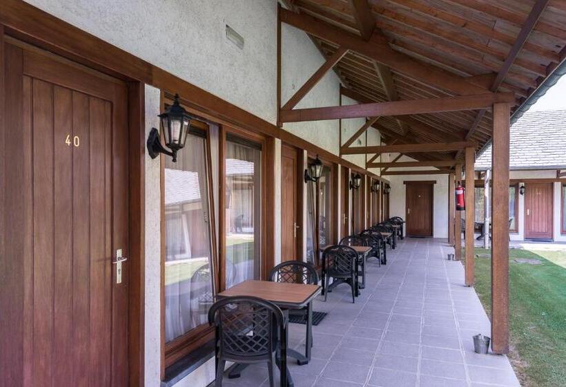 带大床的高级房间, Hostellerie D Inzepré