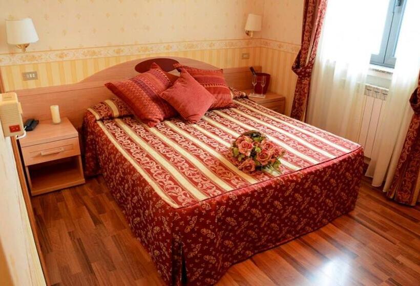 Superior room with lake view, La Carrozza D Oro