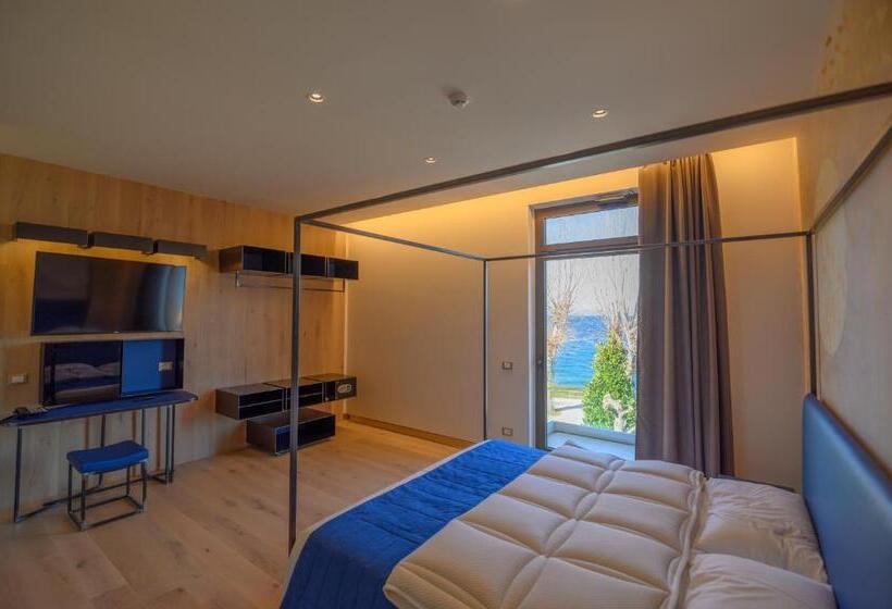 סוויטה עם ג'קוזי, La Carrozza D Oro