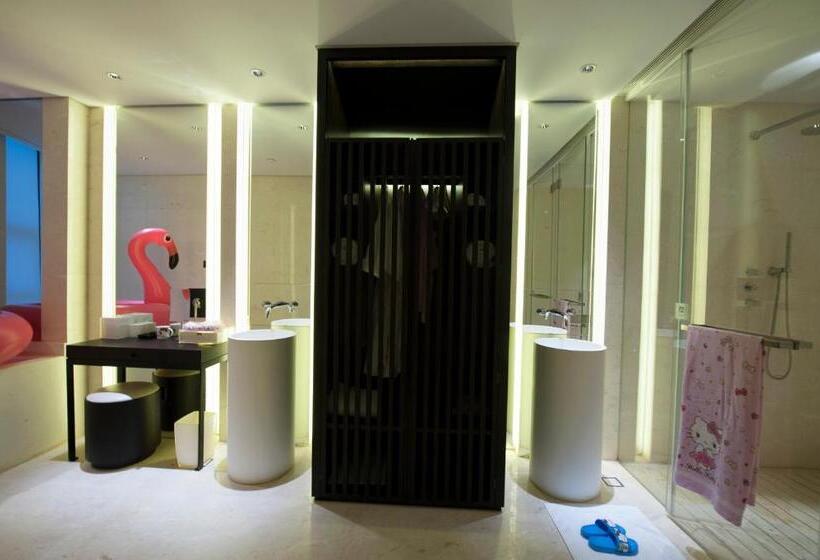 סוויטה משפחתית, Wuhan Ziyuan