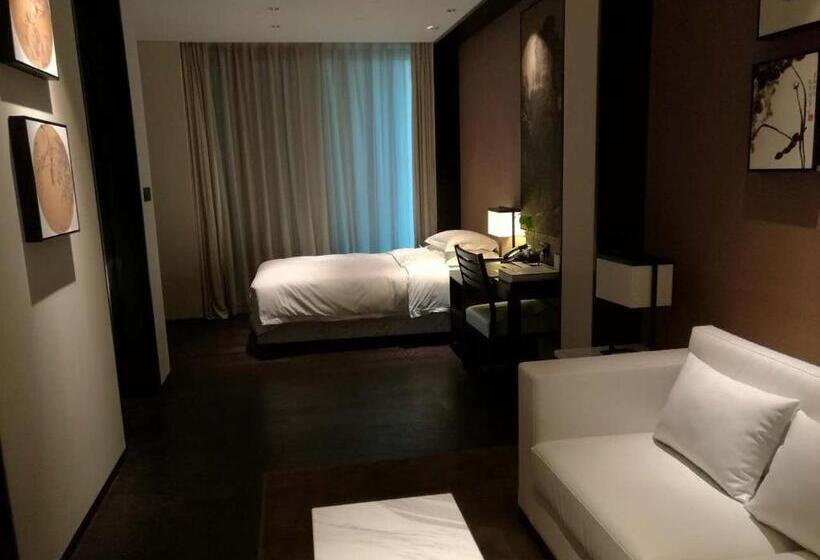 סוויטה משפחתית, Wuhan Ziyuan