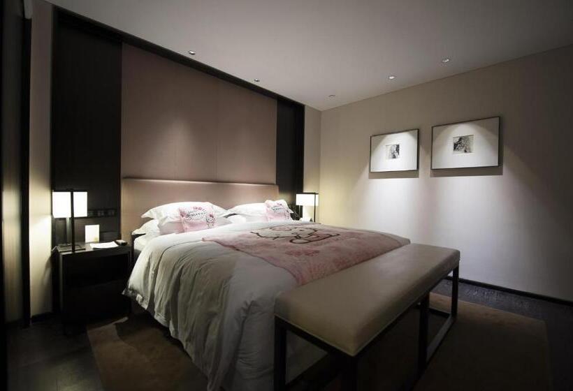 סוויטה משפחתית, Wuhan Ziyuan