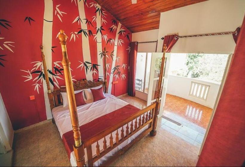 غرفة قياسية ثلاثية مطلة علي حمام السباحة, Canberra Holidays   Mirissa