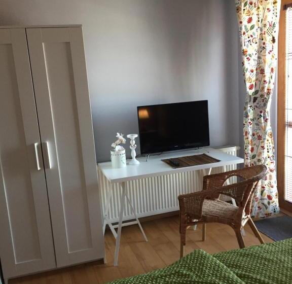 اتاق استاندارد سه تخته با بالکن, Evička Penzion